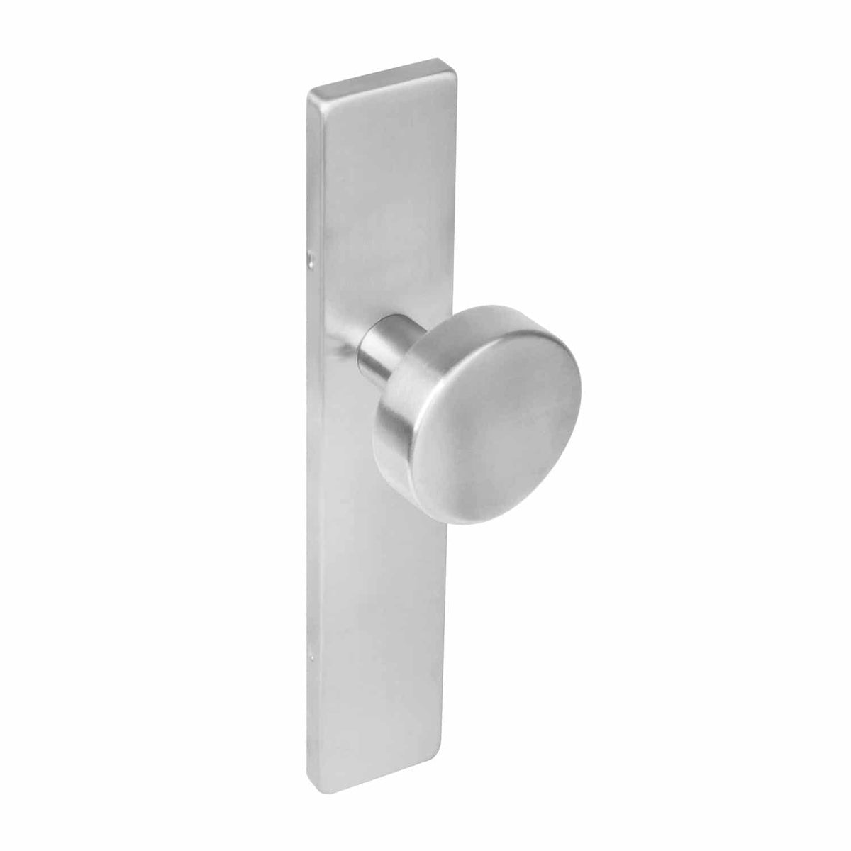 Deurknop op schild niet draaibaar met langwerpig metalen schild plus vaste niet-draaiende knop — Intersteel klassieke uitvoeringen in messing gelakt/getrommeld, nikkel mat, RVS en chroom voor klassieke villa-voordeur.