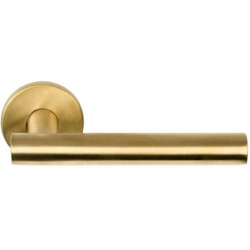 Differnz Utrecht ovaal schild blind, WC en sleutel Goud, AXA Curve Klik Milan op schild blind, toilet, SL55 en PC55 Goud, STERK OVAL 1742 pro Mat Goud plus Aprile Oleandro mat goud op rond rozet — gouden deurkrukken voor villa-deur.