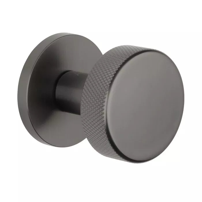 Aprile deurknop Tuja Titanium in Draaibaar enkel, Draaibaar/Draaibaar en Vast uitvoering — grijze knopkruk in Titanium-finish voor moderne villa-binnendeur en voordeur met klassiek-modern statement.