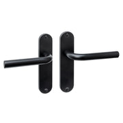 Intersteel deurkruk Luzern Basic op ovaal schild 185x41mm mat zwart in blinde uitvoering zonder slotopening, vooraanzicht