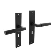 Intersteel deurkruk Bau-Stil op schild 245 x 45 mm BB56 mat zwart – vooraanzicht