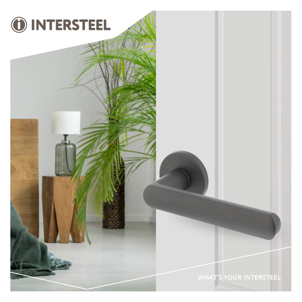 Intersteel deurkruk Sora op rozet Grijs – detailfoto