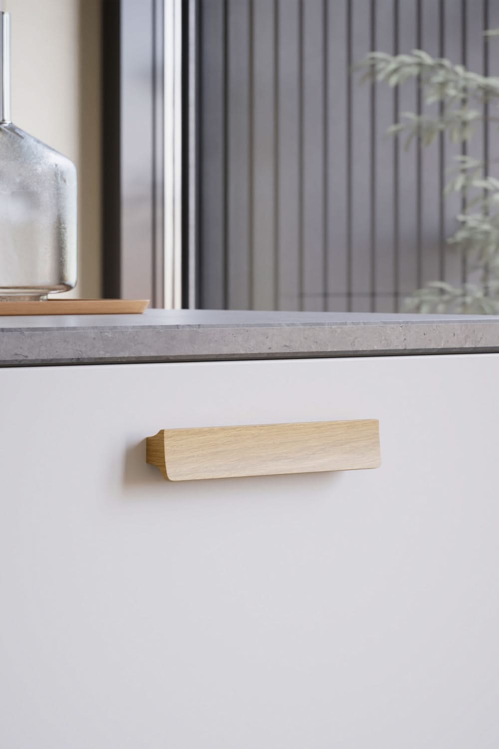 Furnipart Ant greep blank gelakt gemonteerd op kast