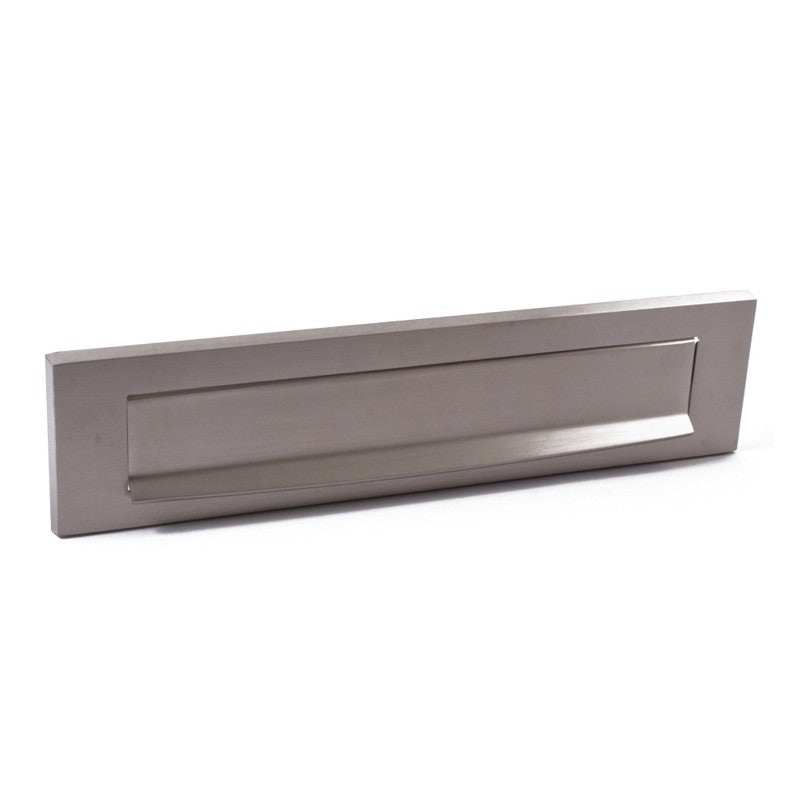 Hardbrass voordeurset aluminium rond deurknop detail