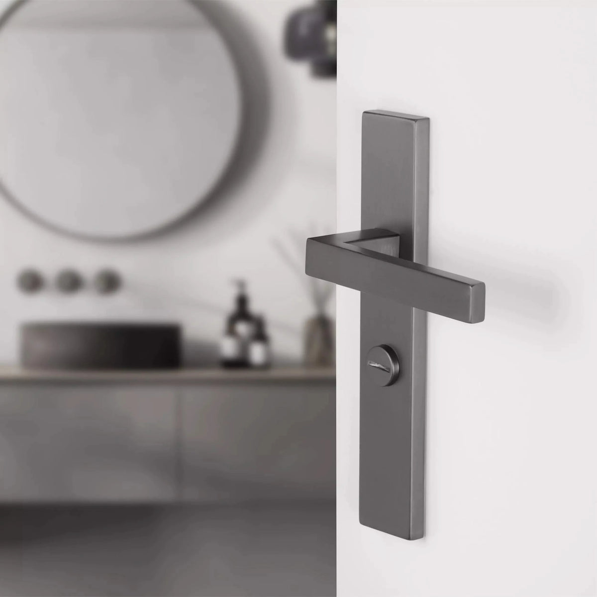 Differnz Tilburg deurkruk vierkant schild WC 63 mm gun metal – zijaanzicht