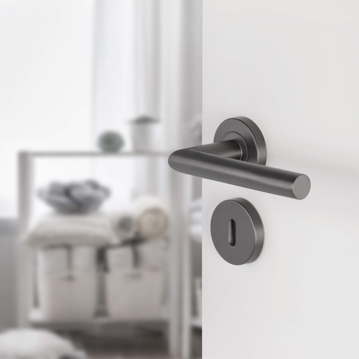 Differnz rozet met sleutelgat rond 53 mm gun metal – detail