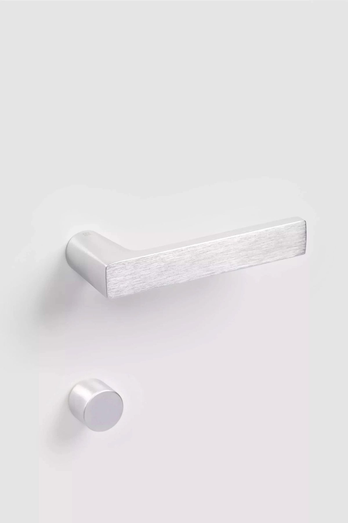 Nuda Punto WC-sluiting satijn chroom – gemonteerd op deur