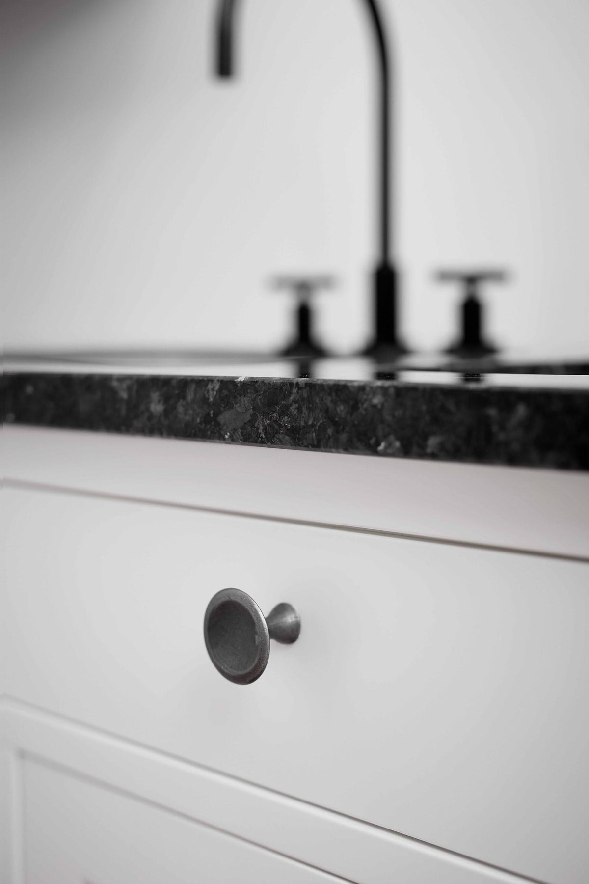 Furnipart meubelknop Klok antiek grijs sfeerbeeld