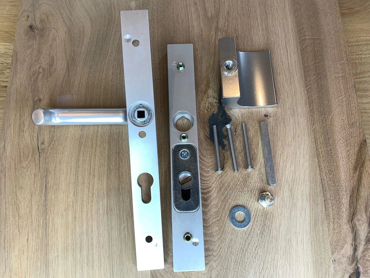 Dieckmann Holland D412XXL renovatie voordeurbeslag aluminium F1, detail van de vaste greep