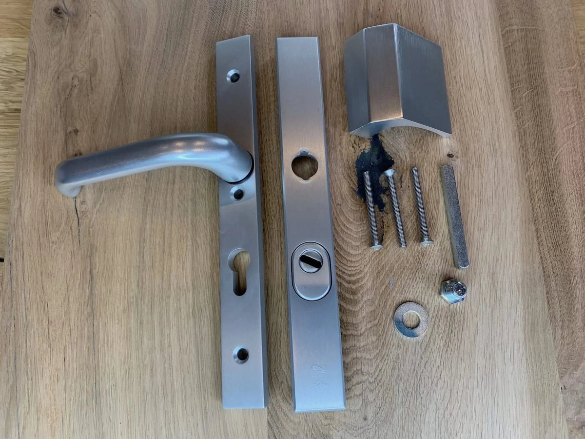 Dieckmann Holland D412XXL renovatie voordeurbeslag aluminium F1, detail van de kruk aan de binnenzijde