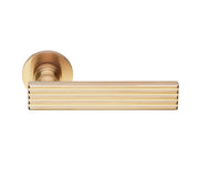 DND deurkruk Eleonora RR FI in Warm Goud PVD op rond rozet - detail