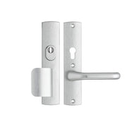 AXA Premium veiligheidsbeslag D-duwer kruk Flow PC72 aluminium vooraanzicht