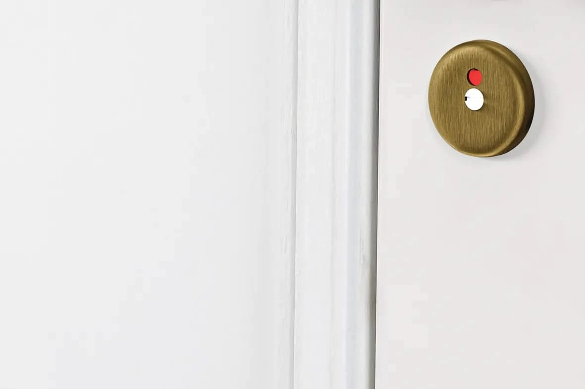AXA binnendeurrozet toilet brons – detail vergrendeling
