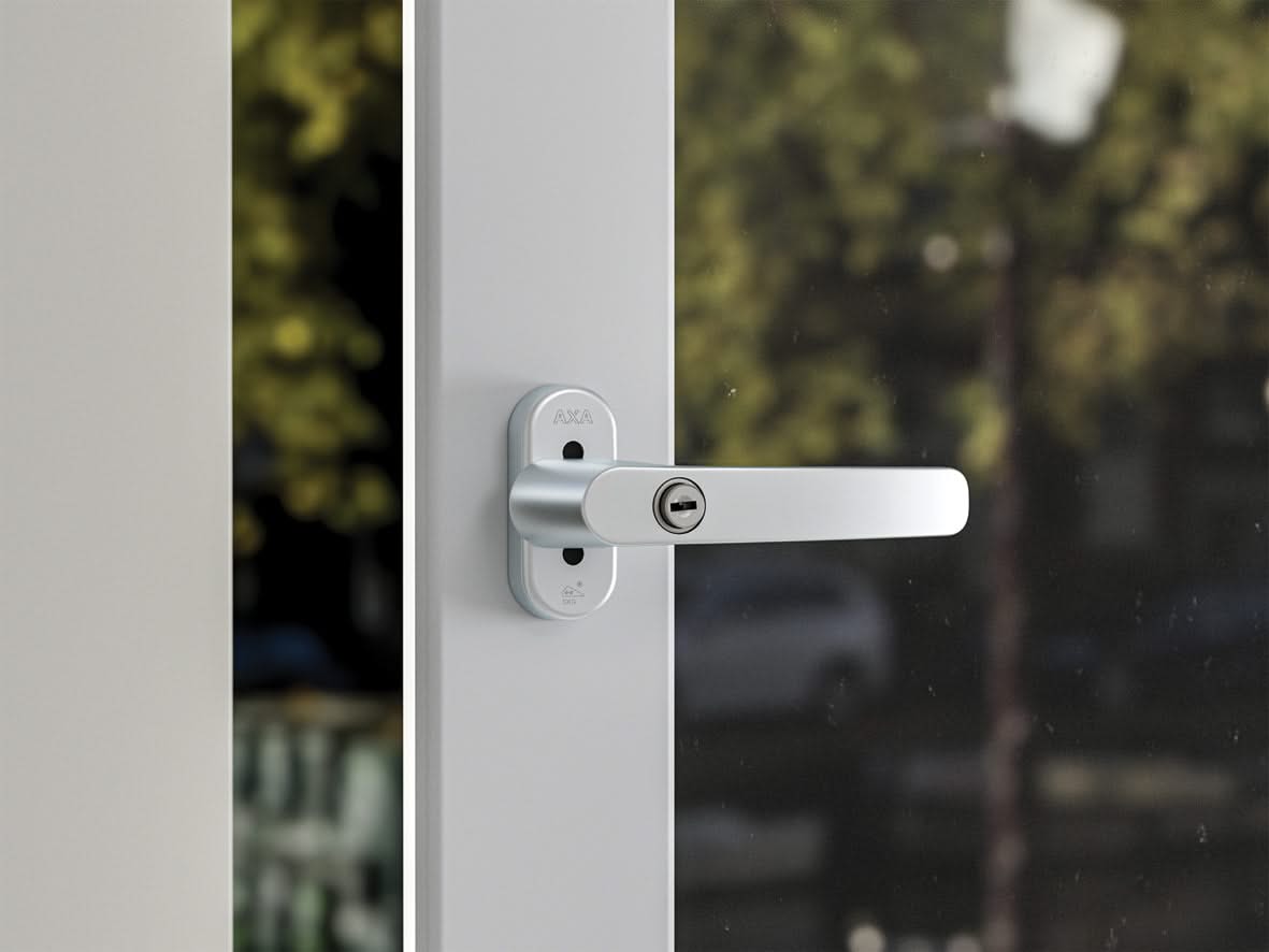AXA veiligheids raamkruk Oval Roma 90 aluminium - detail cilinderslot