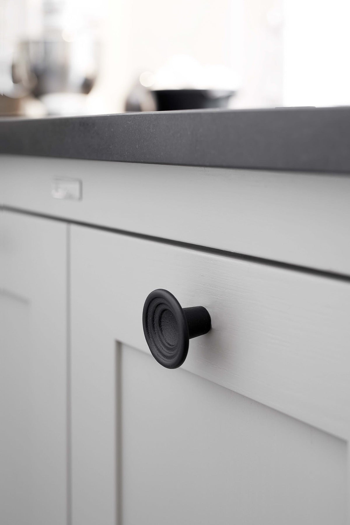 Furnipart meubelknop Fleur mat zwart sfeerbeeld