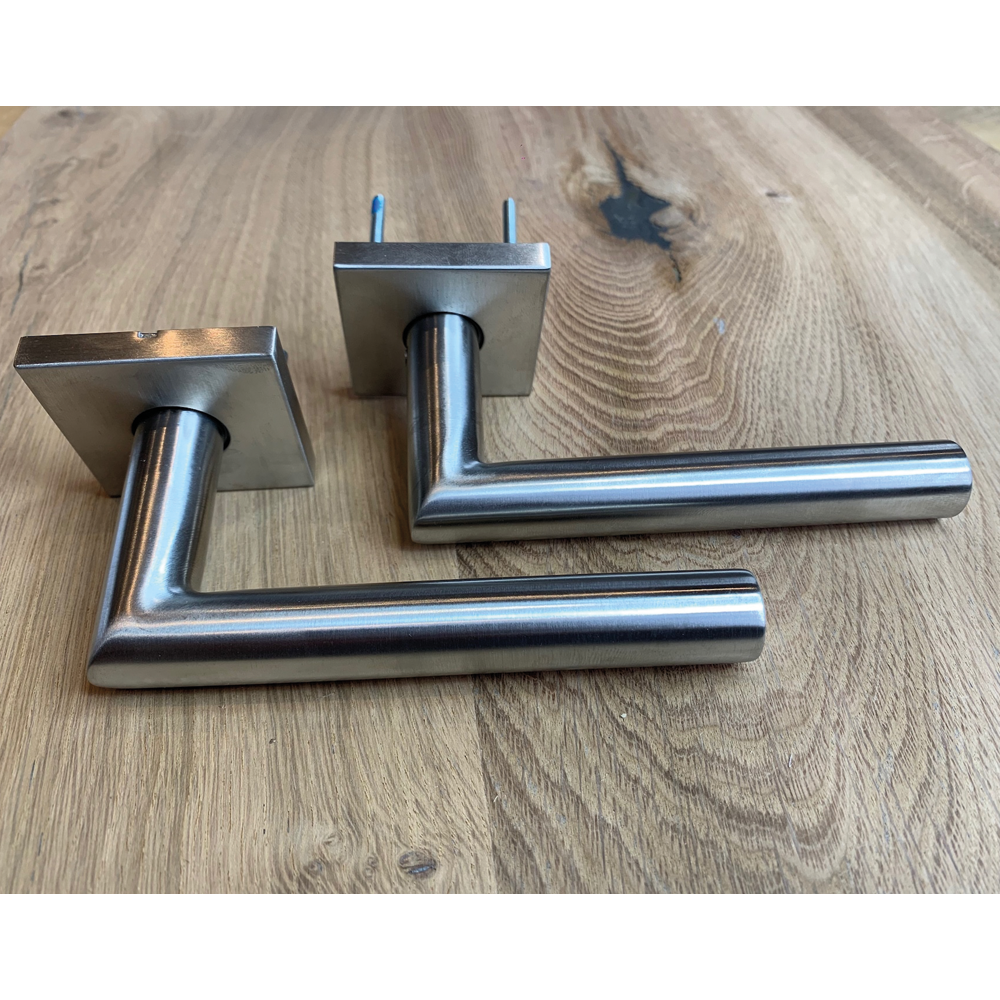 Hafi Private Line deurkruk model 203 vierkant RVS geborsteld – gemonteerd op deur