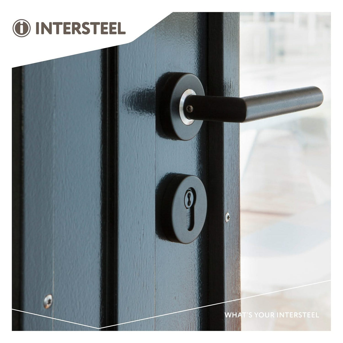 Intersteel deurkruk Jura RVS mat zwart - gemonteerd