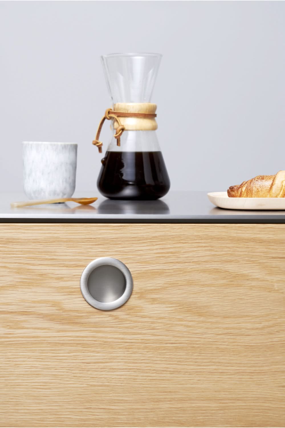 Furnipart Tub Round meubelgreep RVS-look gemonteerd op meubel