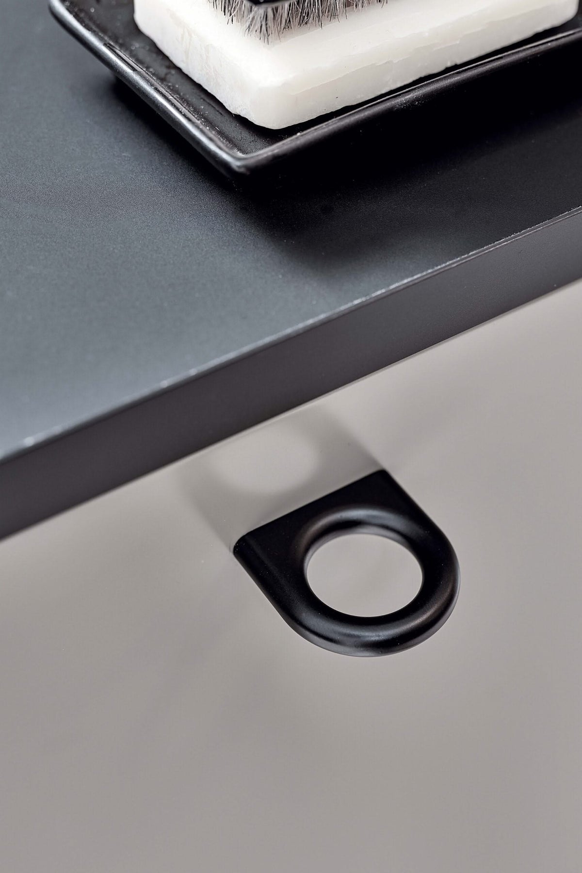 Furnipart meubelknop Geluk knop mat zwart sfeerbeeld
