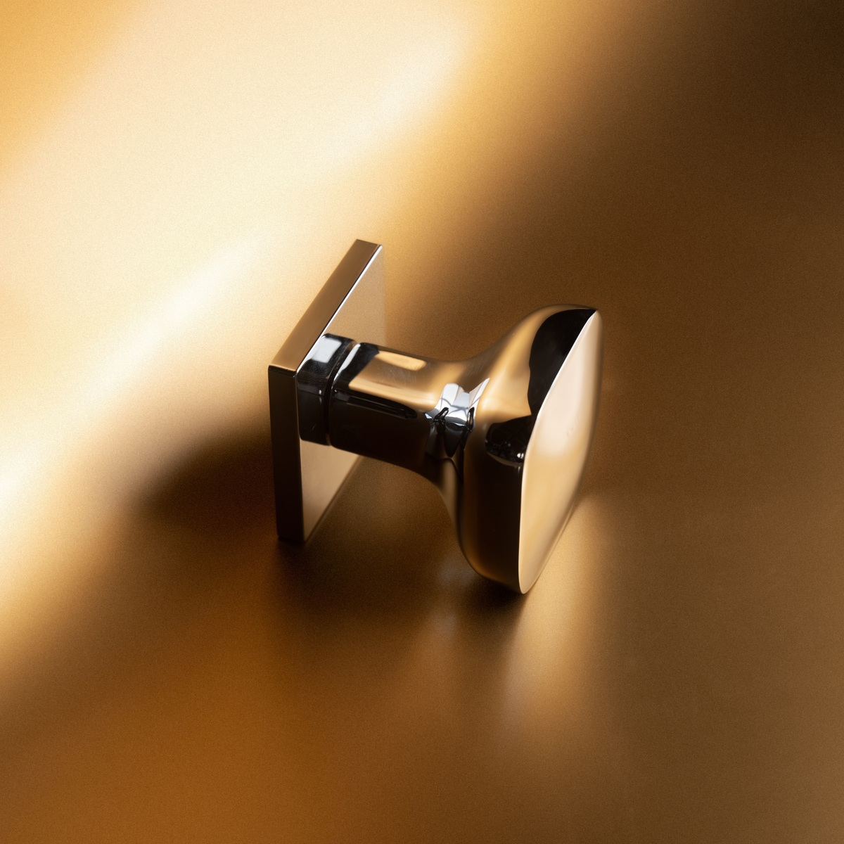 Aprile deurknop Querca chroom gepolijst – detailfoto
