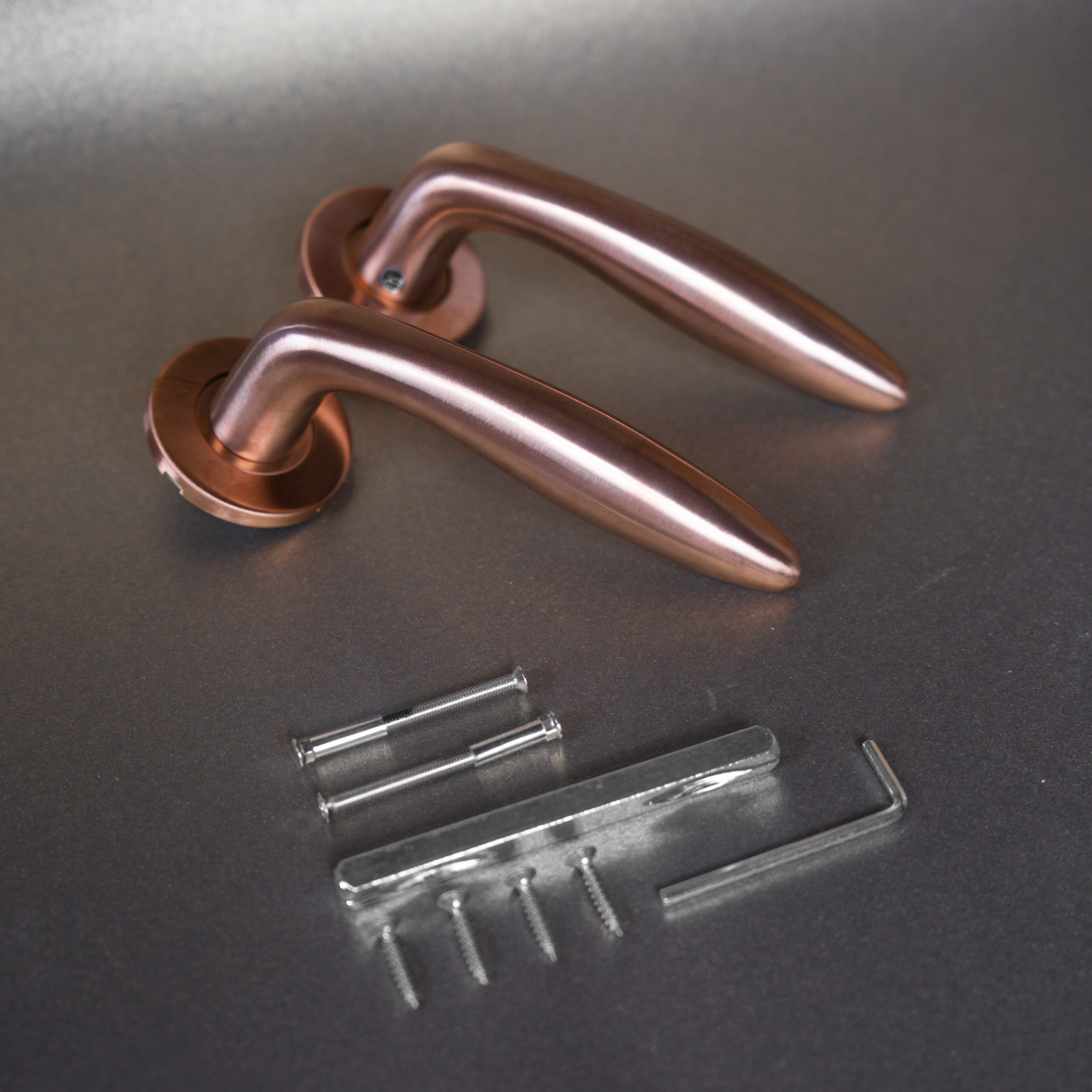 Intersteel deurkruk Q 03 op rozet verdekt ø52x6mm pvd brons