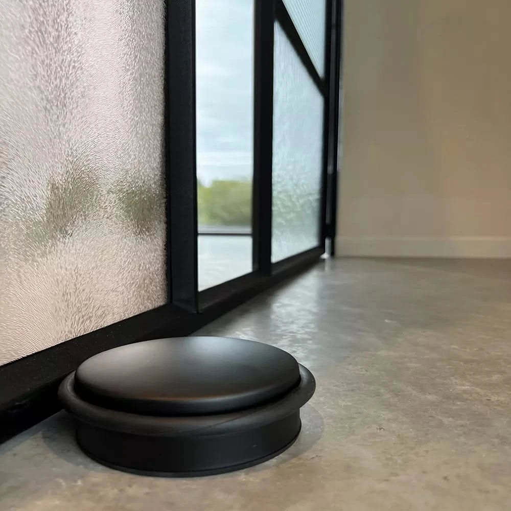 HDD Pro vloerdeurstop 1,25kg zwart gemonteerd sfeerbeeld