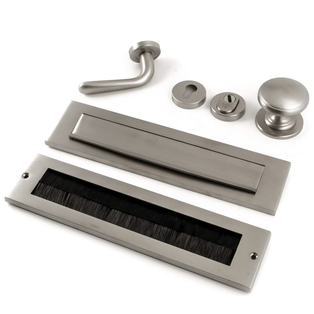 Hardbrass voordeurset aluminium rond links vooraanzicht