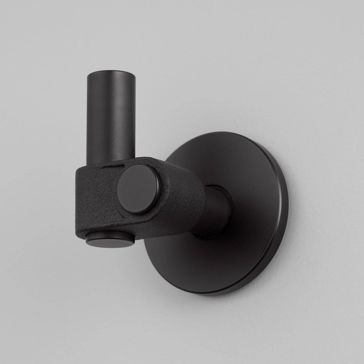 Buster + Punch Cast haak Welders black detail