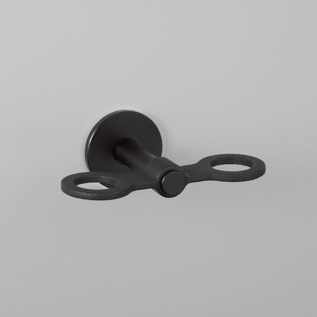 Buster + Punch Cast zeepdispenser dubbel Welders black vooraanzicht