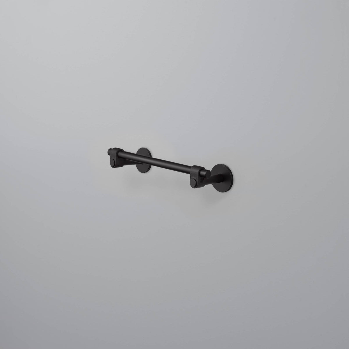 Buster + Punch Cast handdoekstang Welders black vooraanzicht