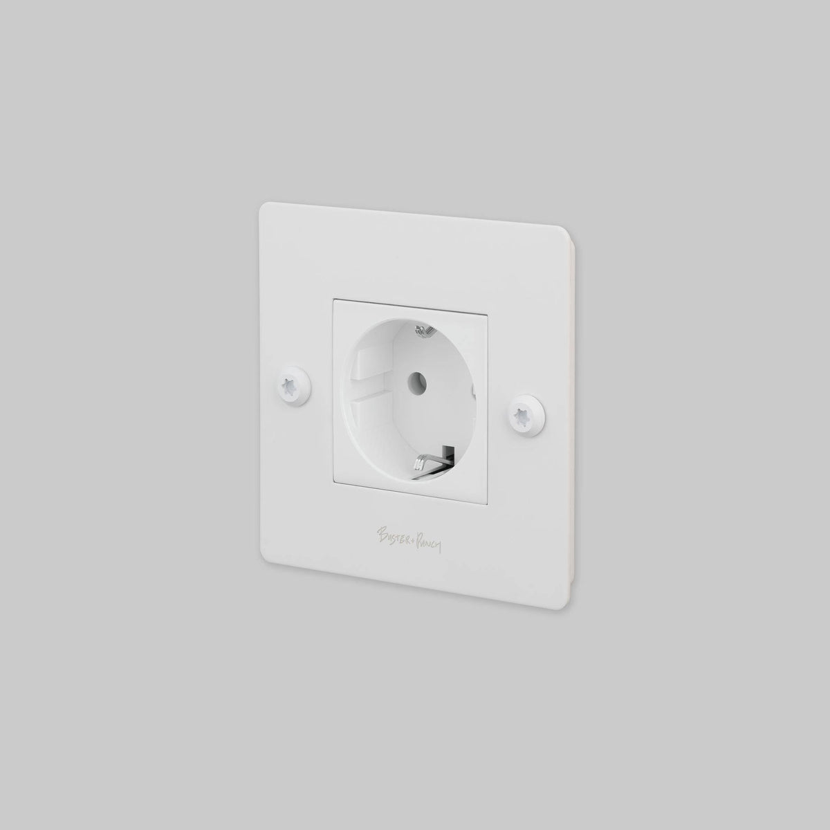 Buster + Punch stopcontact 1-voudig Schuko (linear, met logo) Wit vooraanzicht