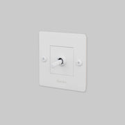 Buster + Punch lichtschakelaar tuimelschakelaar linear white met logo vooraanzicht