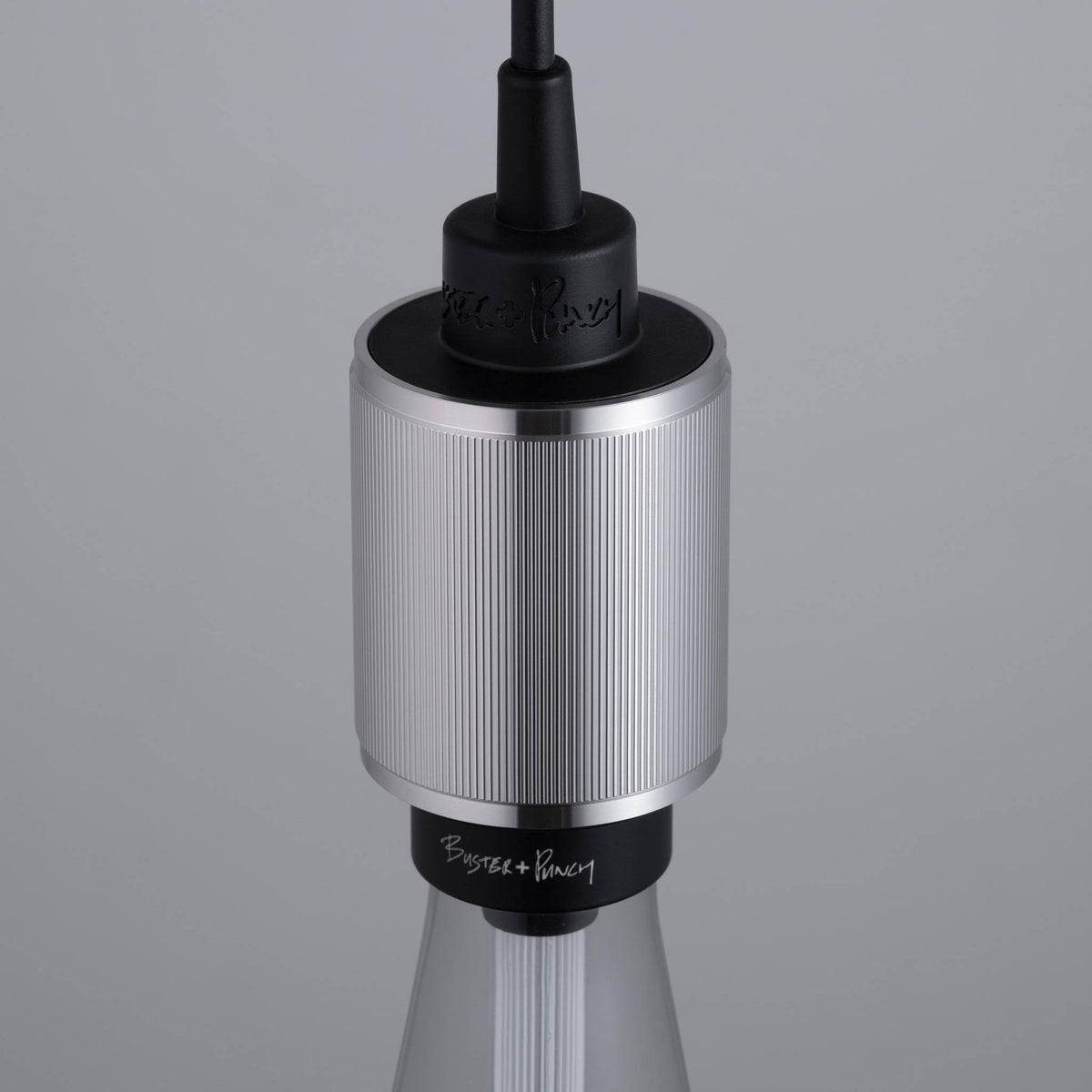Buster + Punch Heavy Metal Linear hanglamp Steel - detail