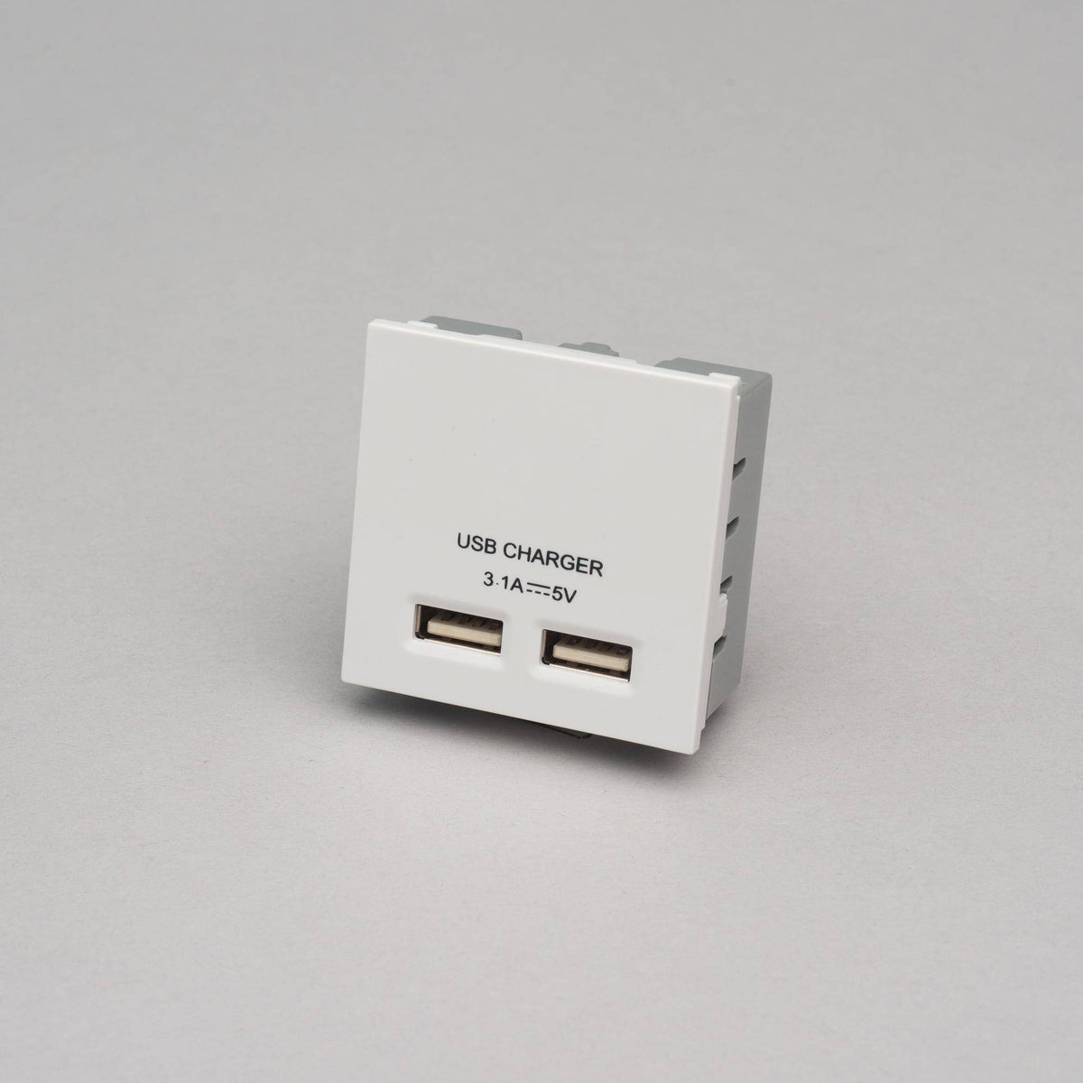 Buster + Punch USB-module A+A 50 mm in wit vooraanzicht