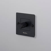 Buster + Punch dimmer Cross met logo zwart vooraanzicht