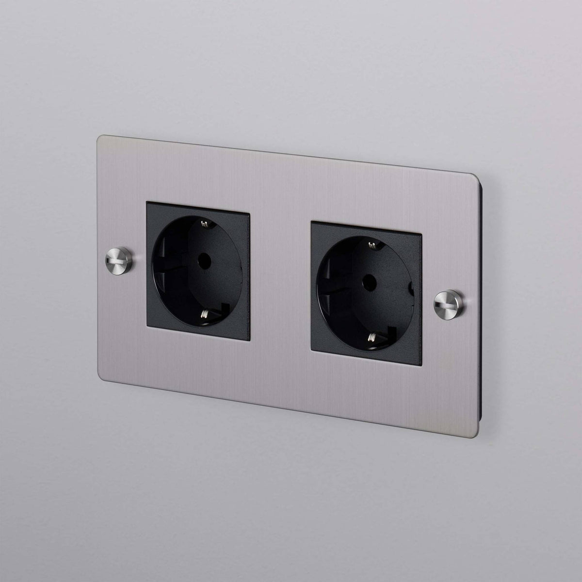 Buster + Punch stopcontact 2-voudig Schuko (zonder logo) Zilver vooraanzicht