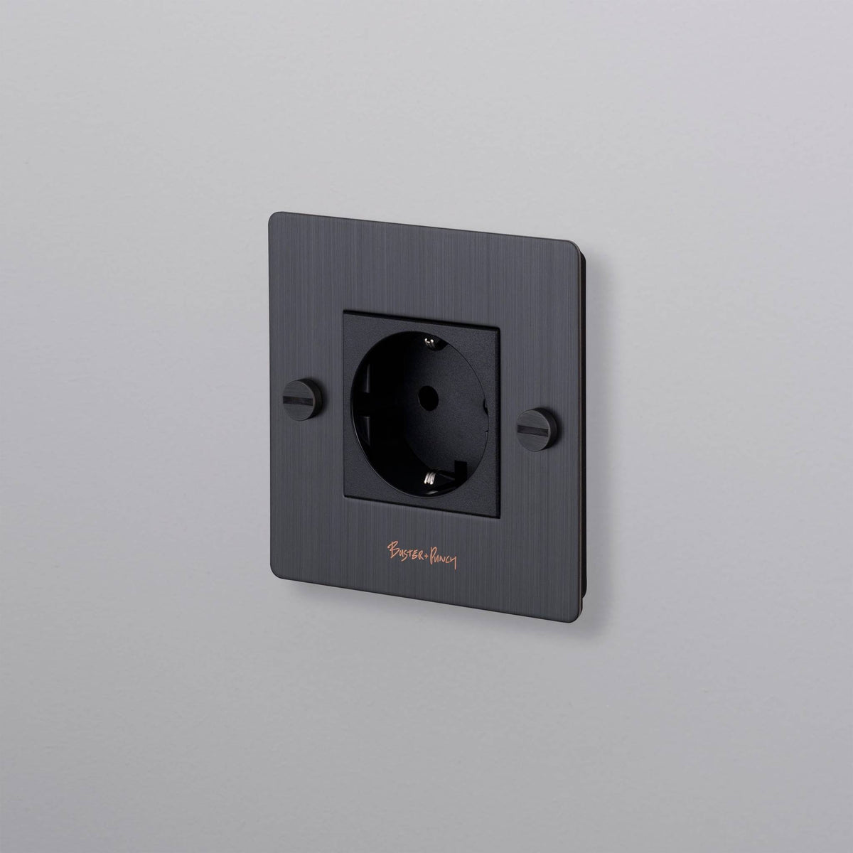 Buster + Punch 1-voudig Schuko stopcontact Brons — vooraanzicht