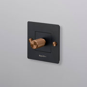 Buster + Punch dimmer Cross met logo Warm Sunset vooraanzicht