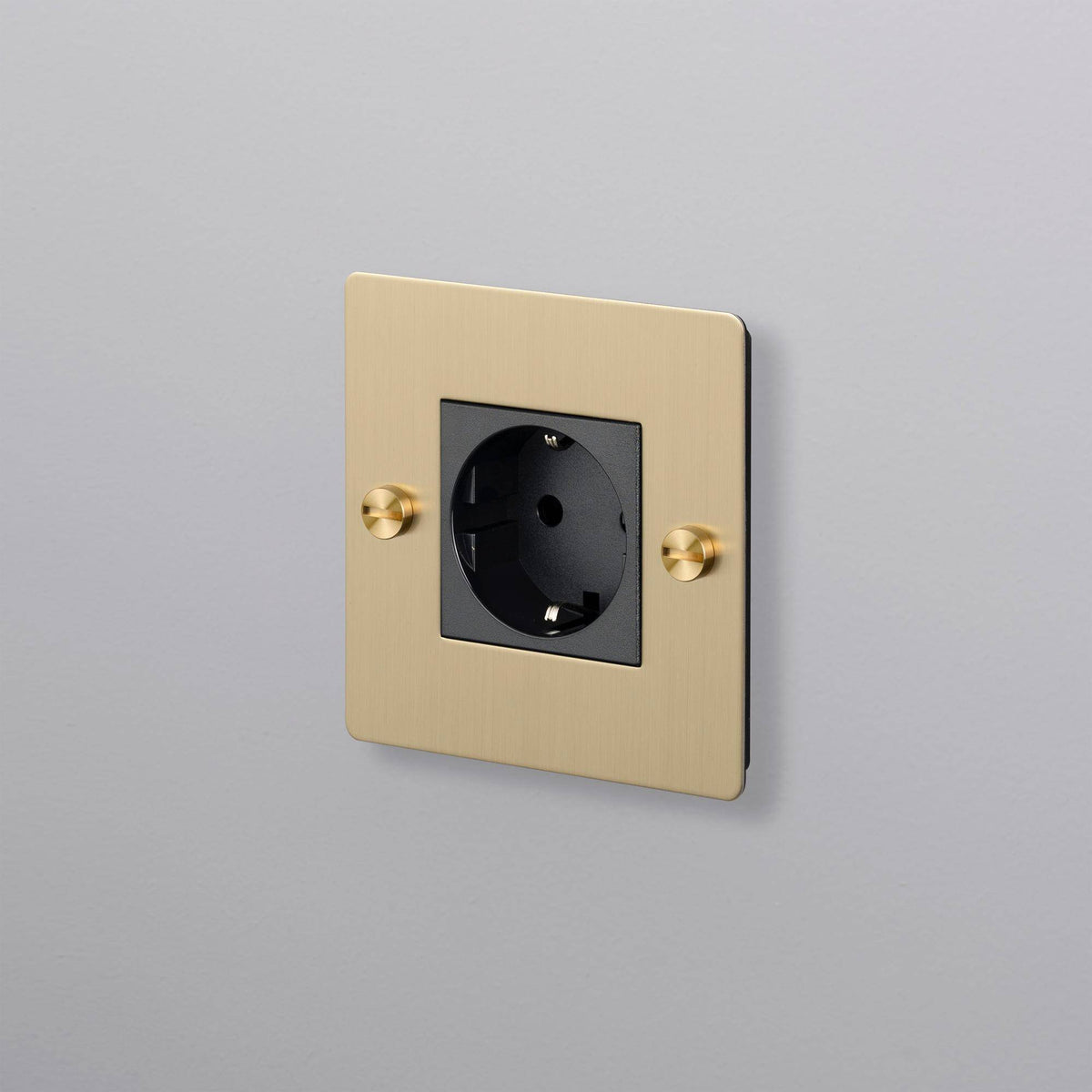 Buster + Punch stopcontact 1-voudig Schuko (kruis, zonder logo) Goud vooraanzicht