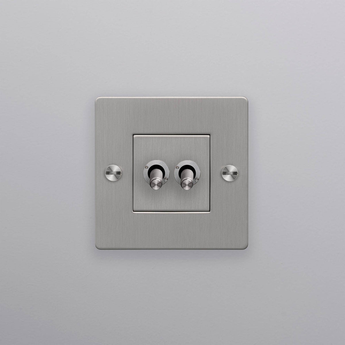 Buster + Punch lichtschakelaar dubbele tuimelschakelaar steel zonder logo zijaanzicht