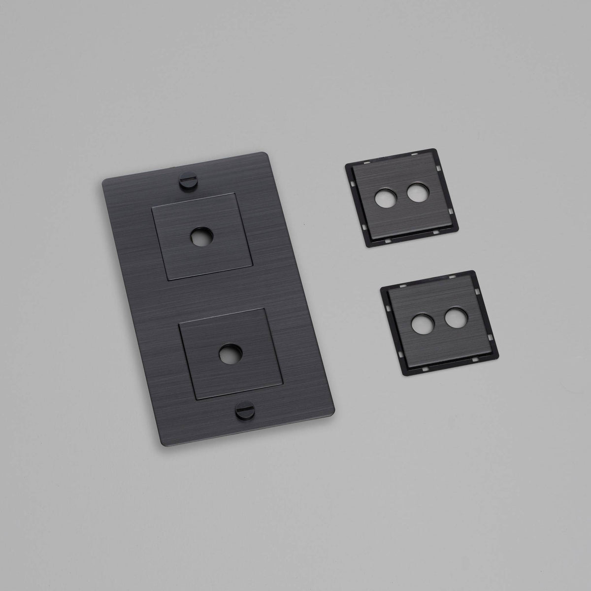 Buster + Punch 2-voudige verticale afdekplaat met infills, schuin aanzicht