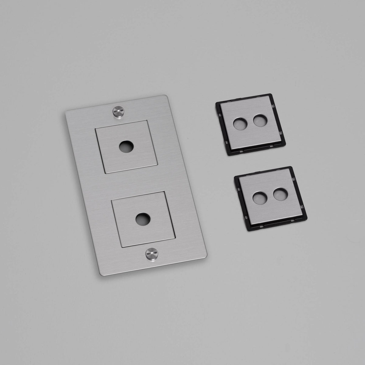 Buster + Punch afdekplaat 2-voudig verticaal, afwerkingsvariant