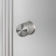 Buster + Punch Cross deurknop op rozet (draaibaar) steel – vooraanzicht