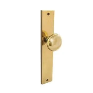 Intersteel knop op rechthoekig schild PVD messing – vooraanzicht