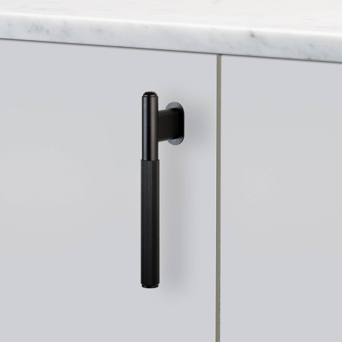 Buster + Punch Linear meubelgreep l-bar black