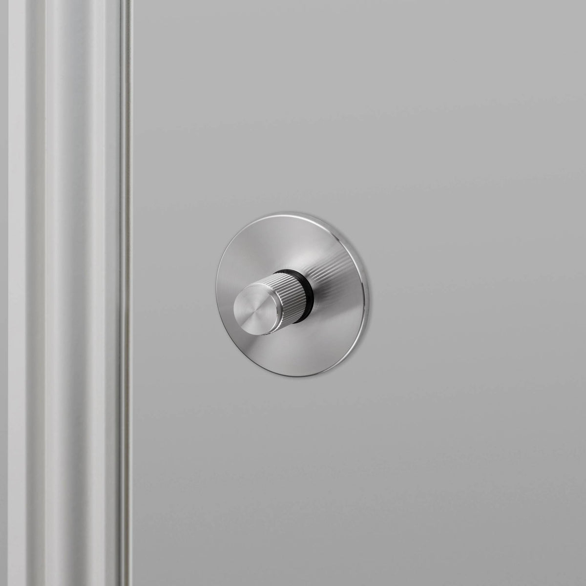 Buster + Punch Linear thumbturn WC-slot steel vooraanzicht