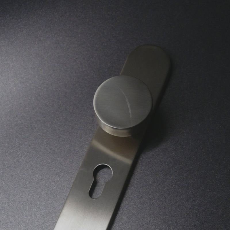 Griff Meister Deurknop Champagne PVD Op ovaal schild PC55 – productvideo