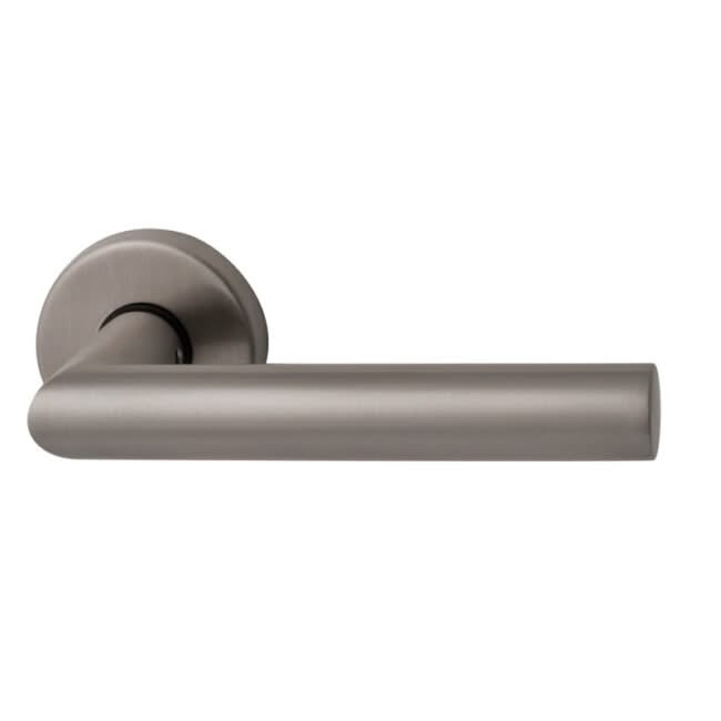 Hardbrass RVS voordeurset SKG3 inox gemonteerd
