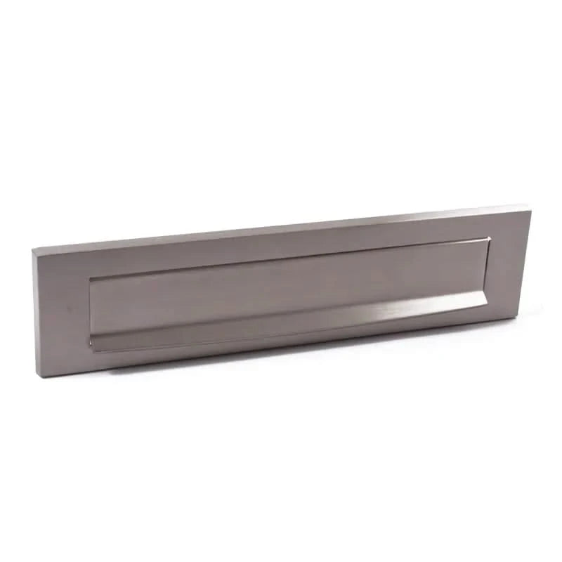 Hardbrass Mariani briefplaat Ellen PVD inox 330 x 79 mm &ndash; vooraanzicht