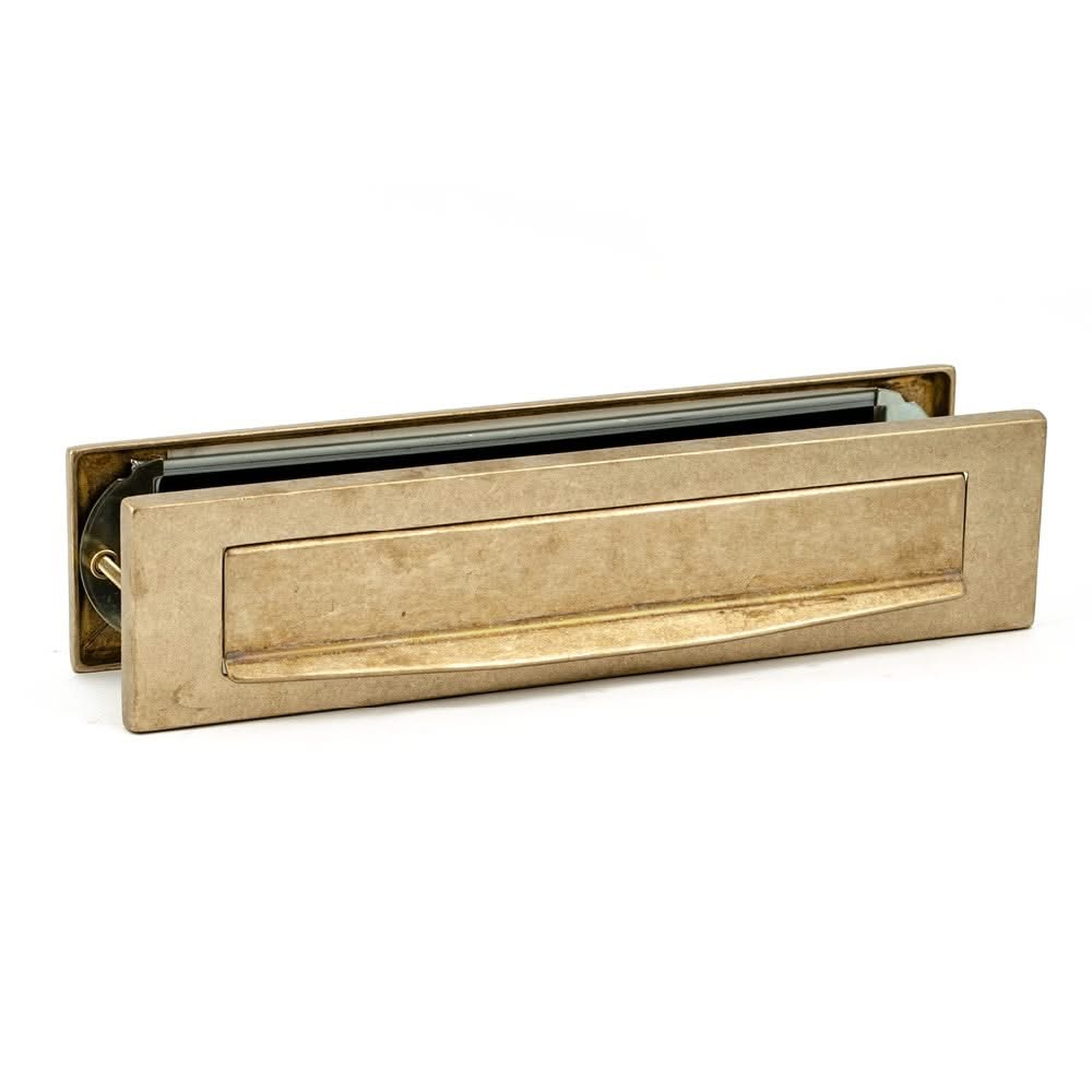 Hardbrass voordeurset rond messing getrommeld detail 4